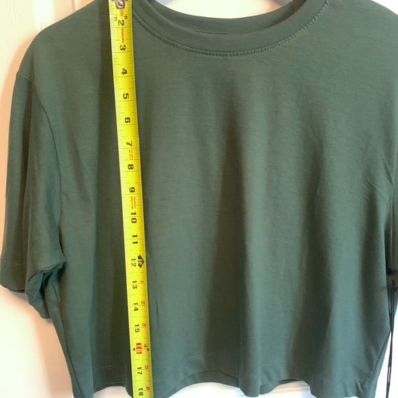 NWT cropped tee - Picture 3 of 3